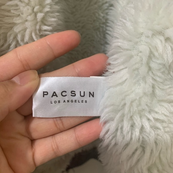✨✨PACSUN Faux fur Denim Jacket✨✨ - Picture 5 of 7